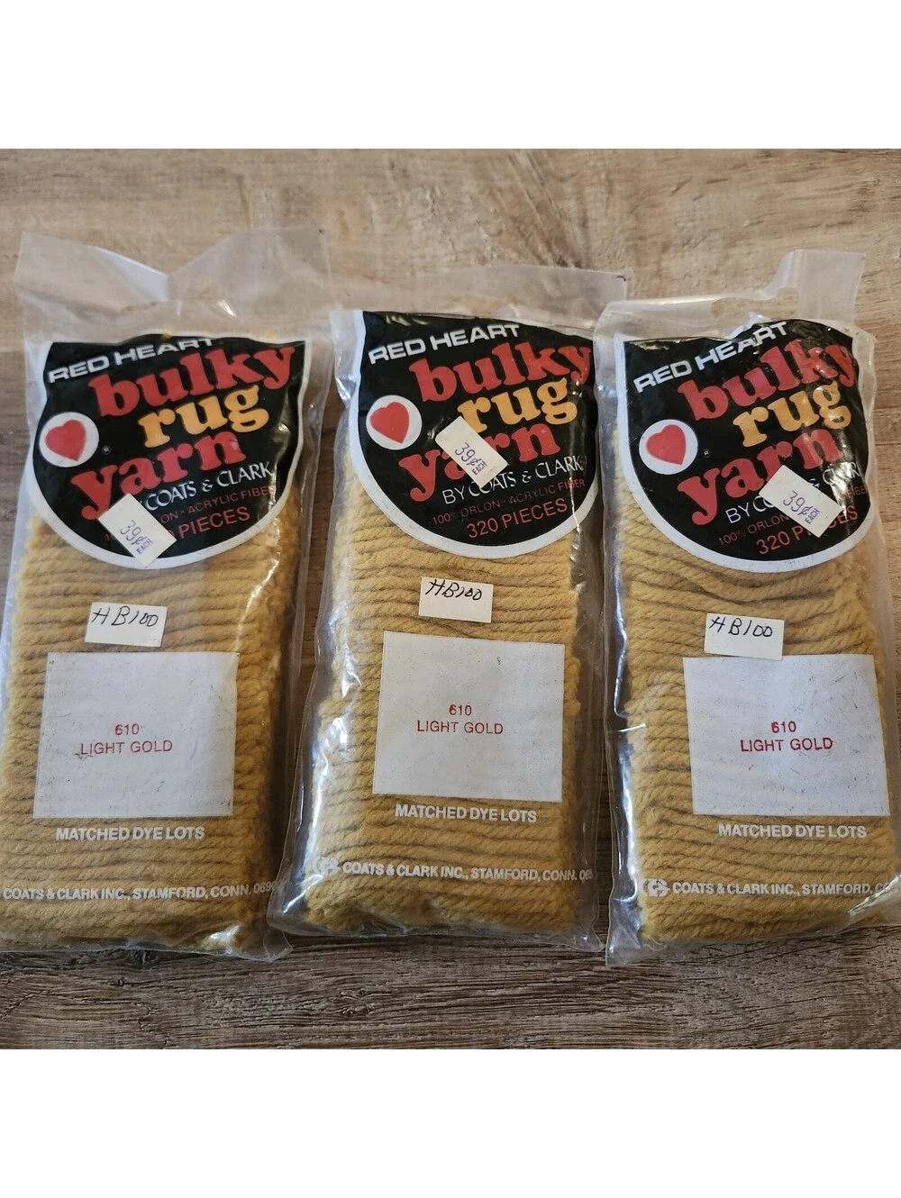 Vtg Red Heart Latch Hook Bulky Rug Yarn Light Gold 610 NOS 3pkgs of 320pcs